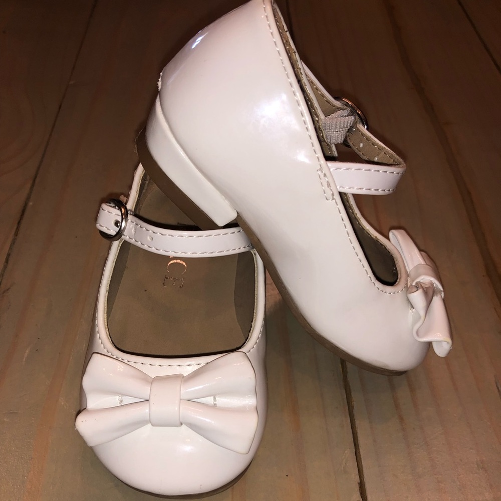 Toddler size 4 patent leather dress shoes